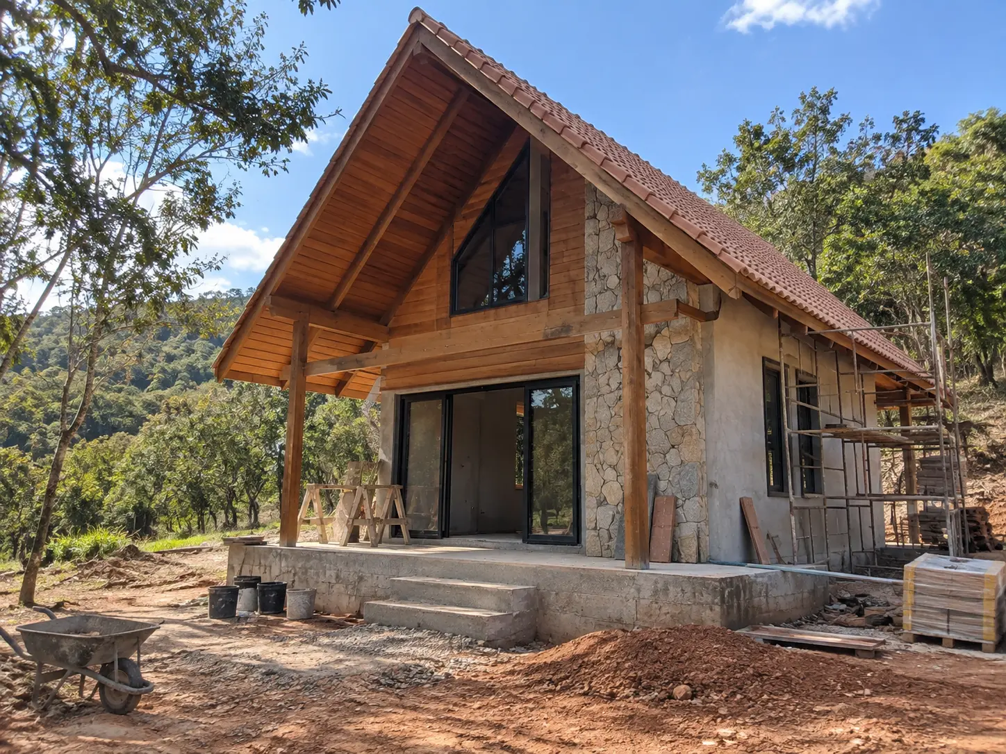Chalé de madeira construído pela WSN Empreendimentos